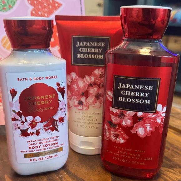 Bath & Body Works Japanese Cherry Blossom Trio - Red & White - Picture 9 of 9